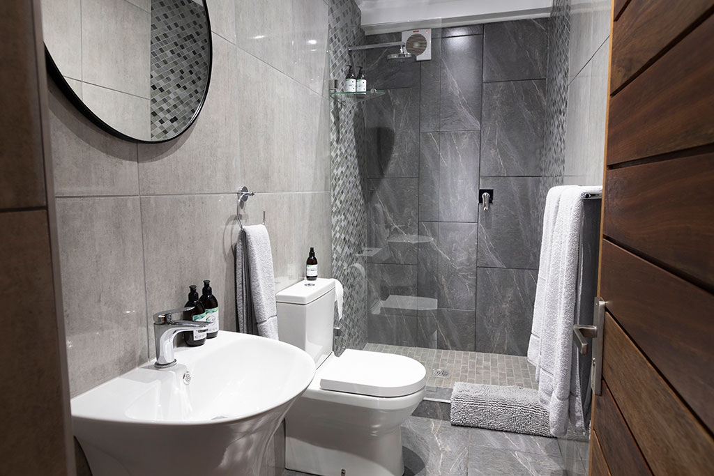 Swallows' Nest Bathroom